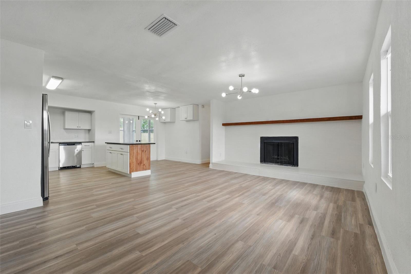 Image 9 of 57 For 8812 Oakwood Drive