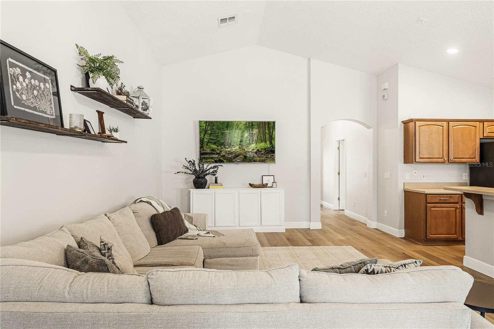 Image 5 of 42 For 107 Calabria Springs Cove