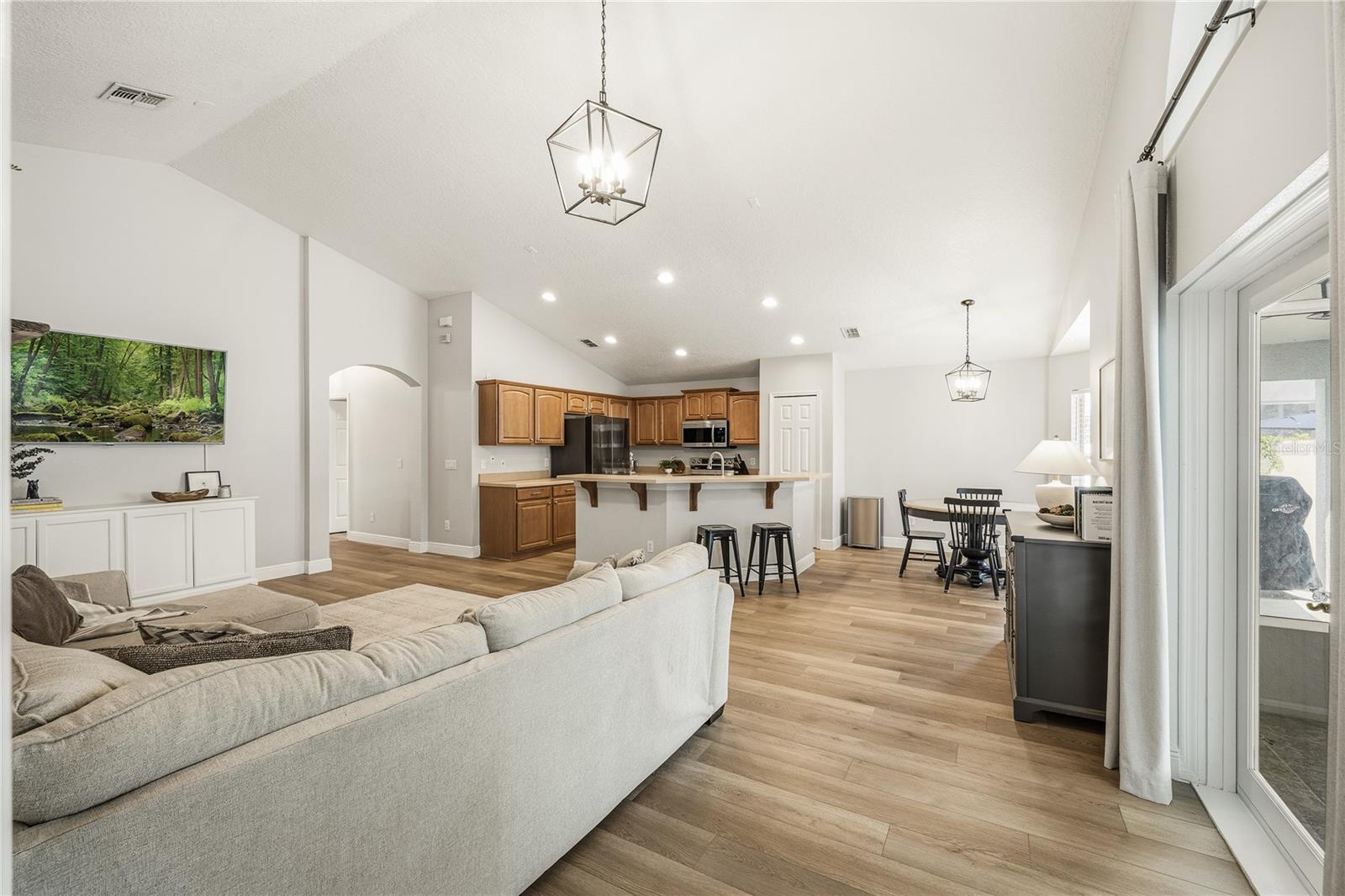 Image 7 of 42 For 107 Calabria Springs Cove