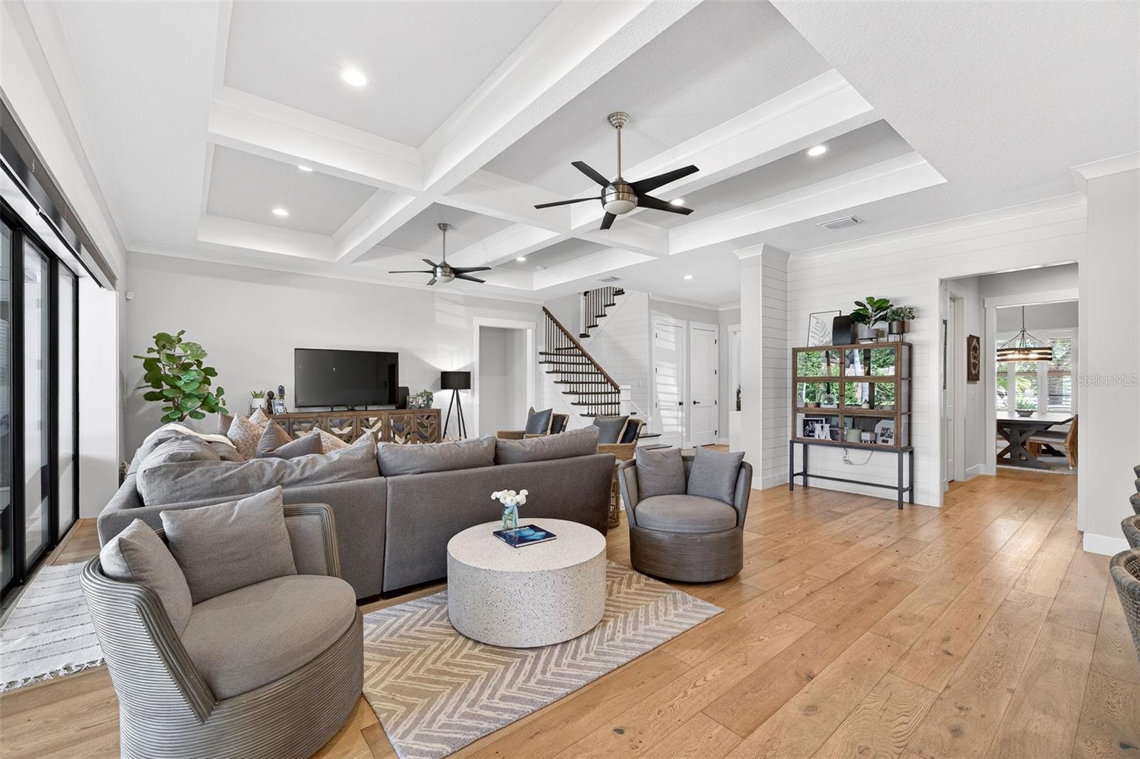 Image 20 of 61 For 427 Raehn Street