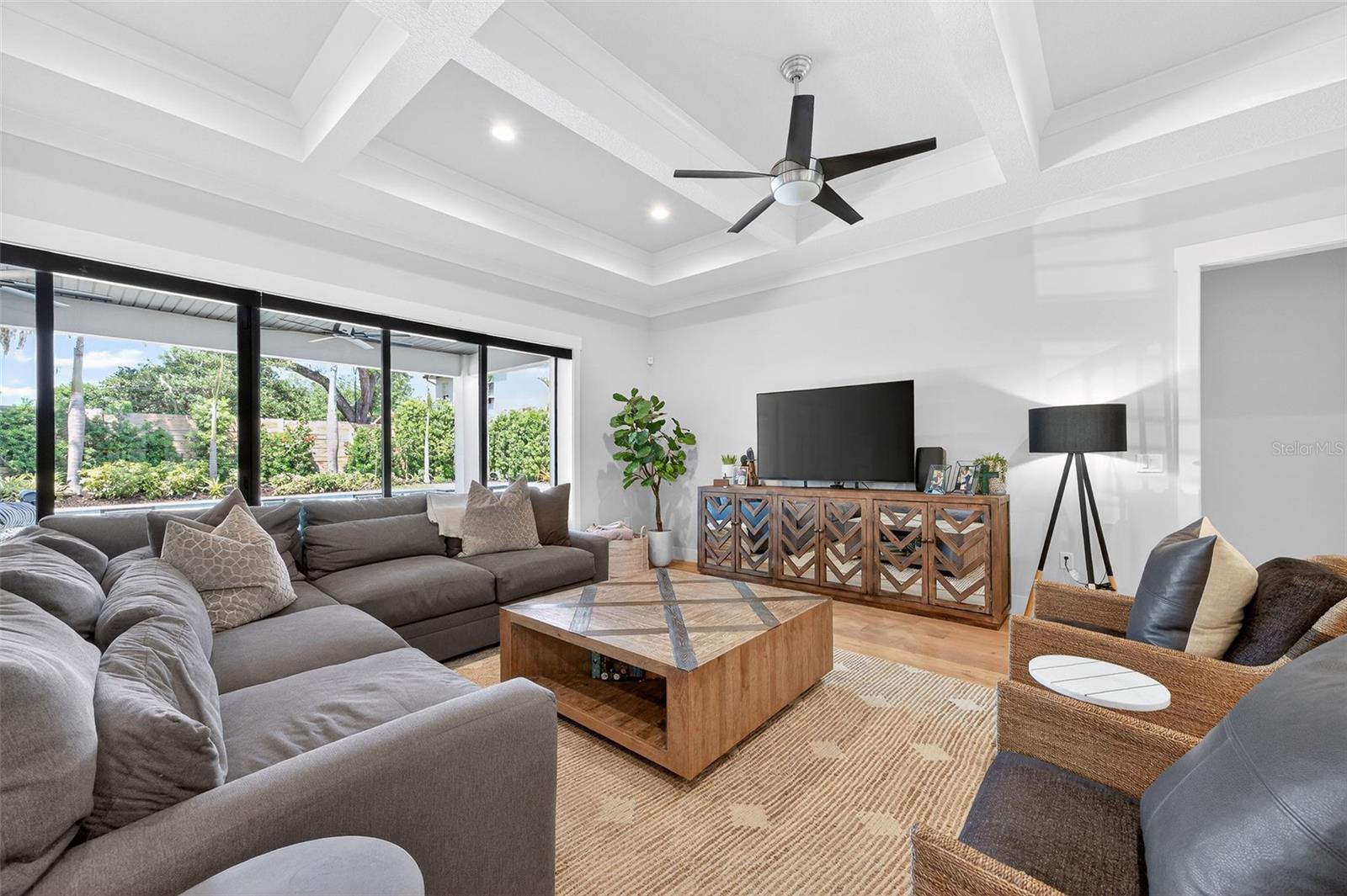 Image 21 of 61 For 427 Raehn Street