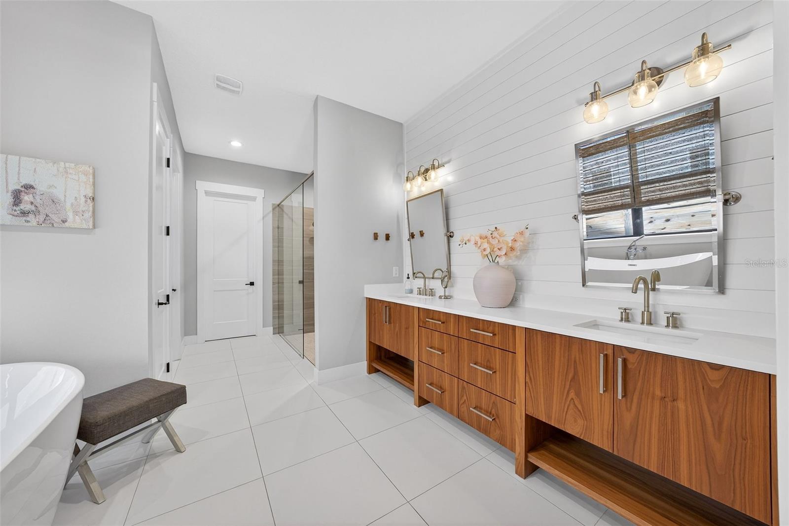 Image 25 of 61 For 427 Raehn Street