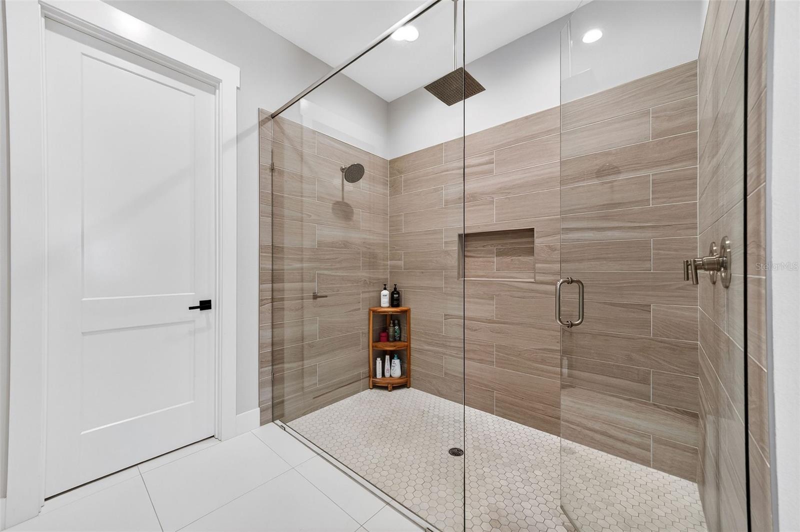 Image 28 of 61 For 427 Raehn Street