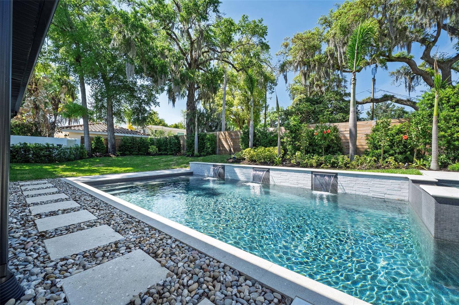 Image 29 of 61 For 427 Raehn Street