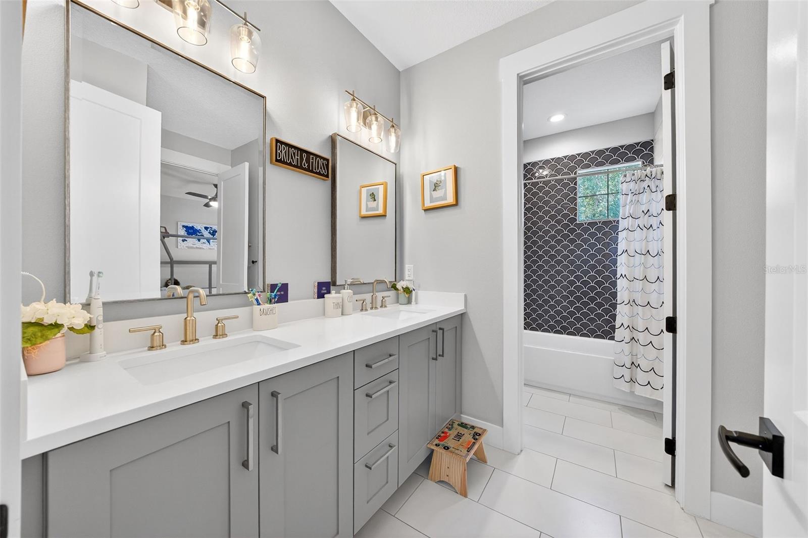 Image 39 of 61 For 427 Raehn Street