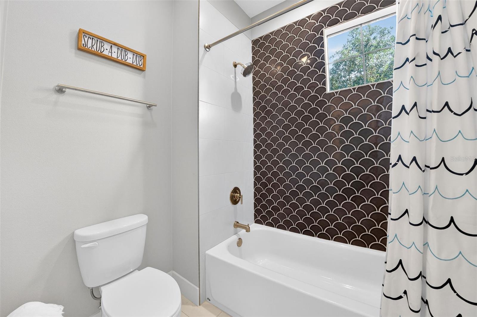 Image 40 of 61 For 427 Raehn Street