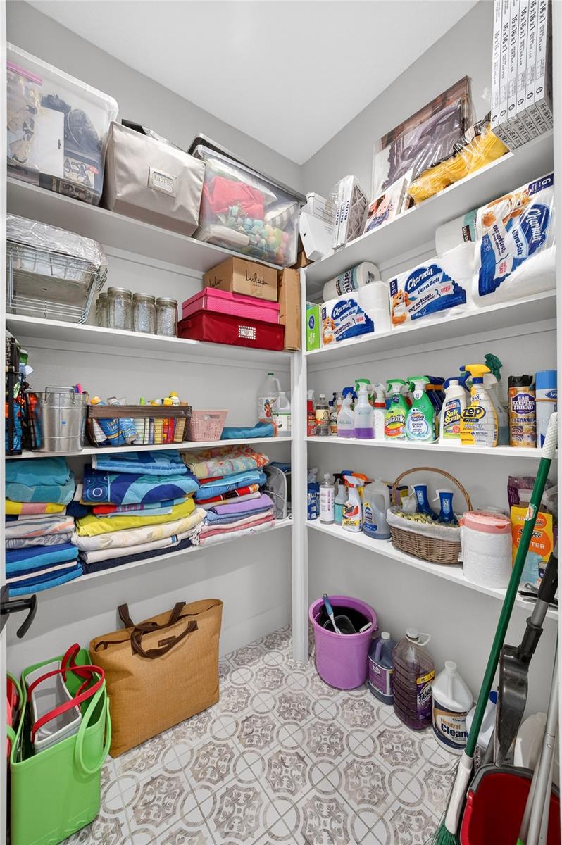 Image 51 of 61 For 427 Raehn Street