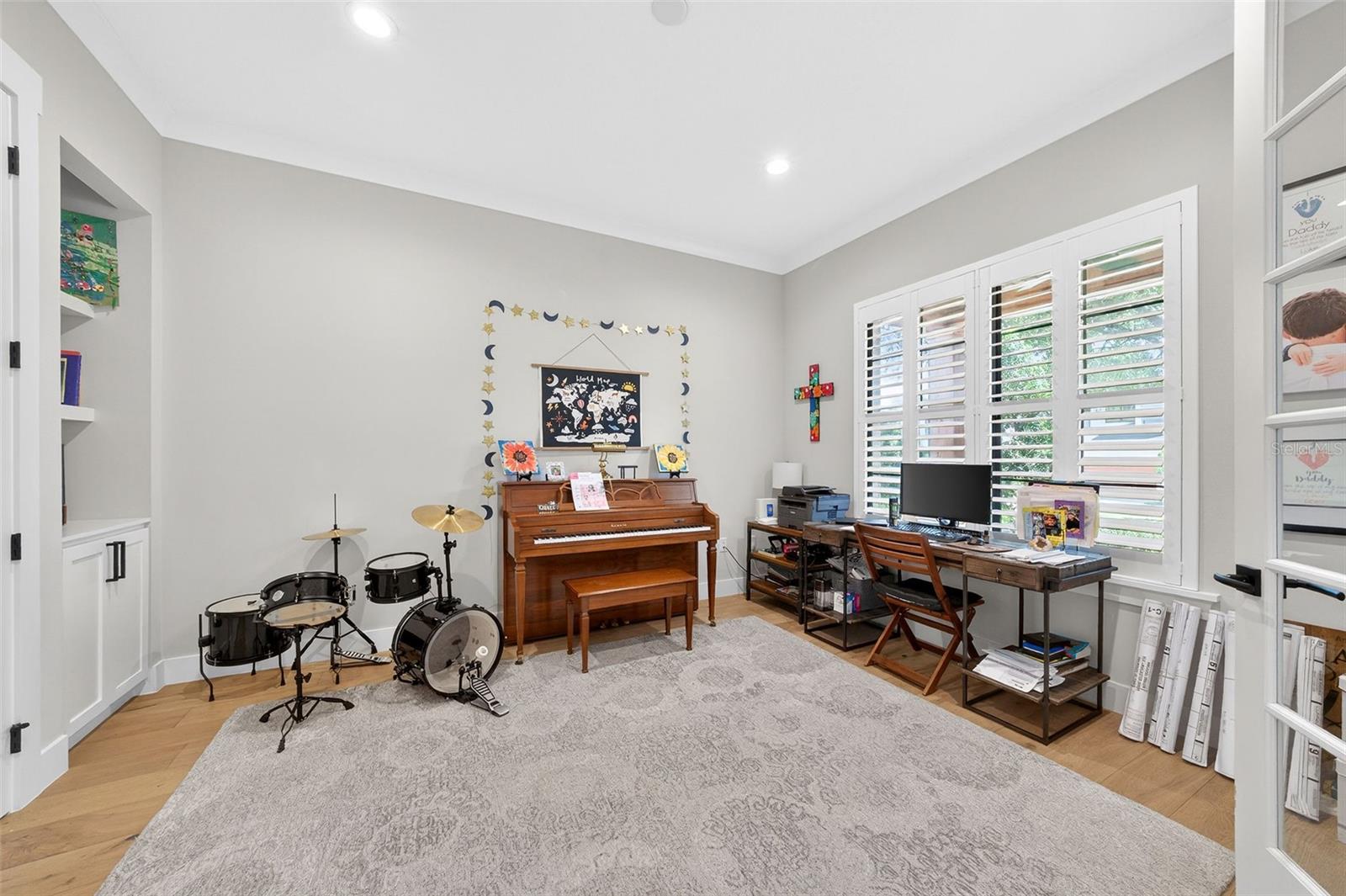 Image 6 of 61 For 427 Raehn Street