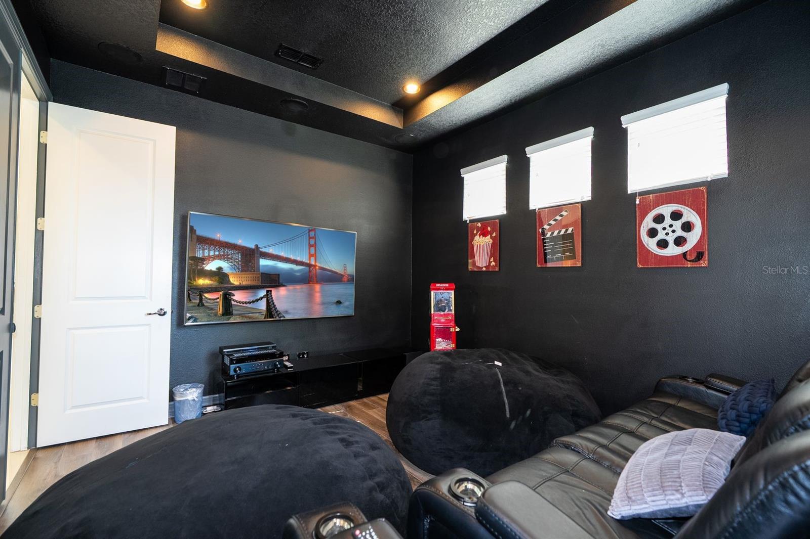 Image 9 of 63 For 11142 Lemon Lake Boulevard