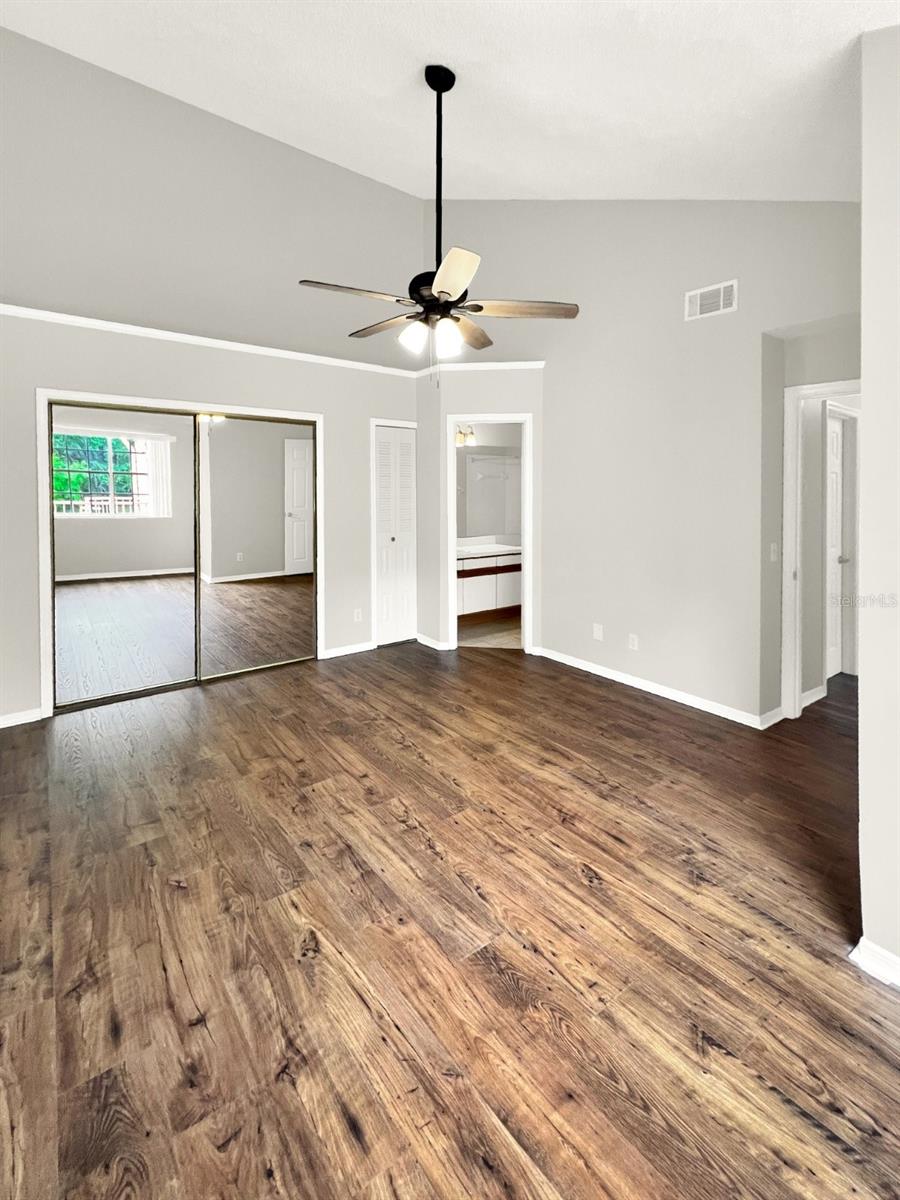 Image 15 of 51 For 652 Roaring Drive 230