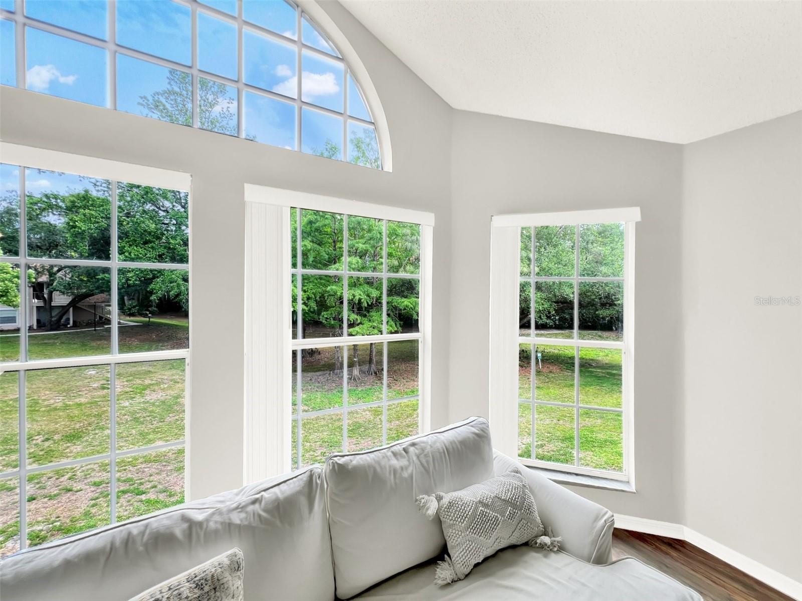 Image 4 of 51 For 652 Roaring Drive 230