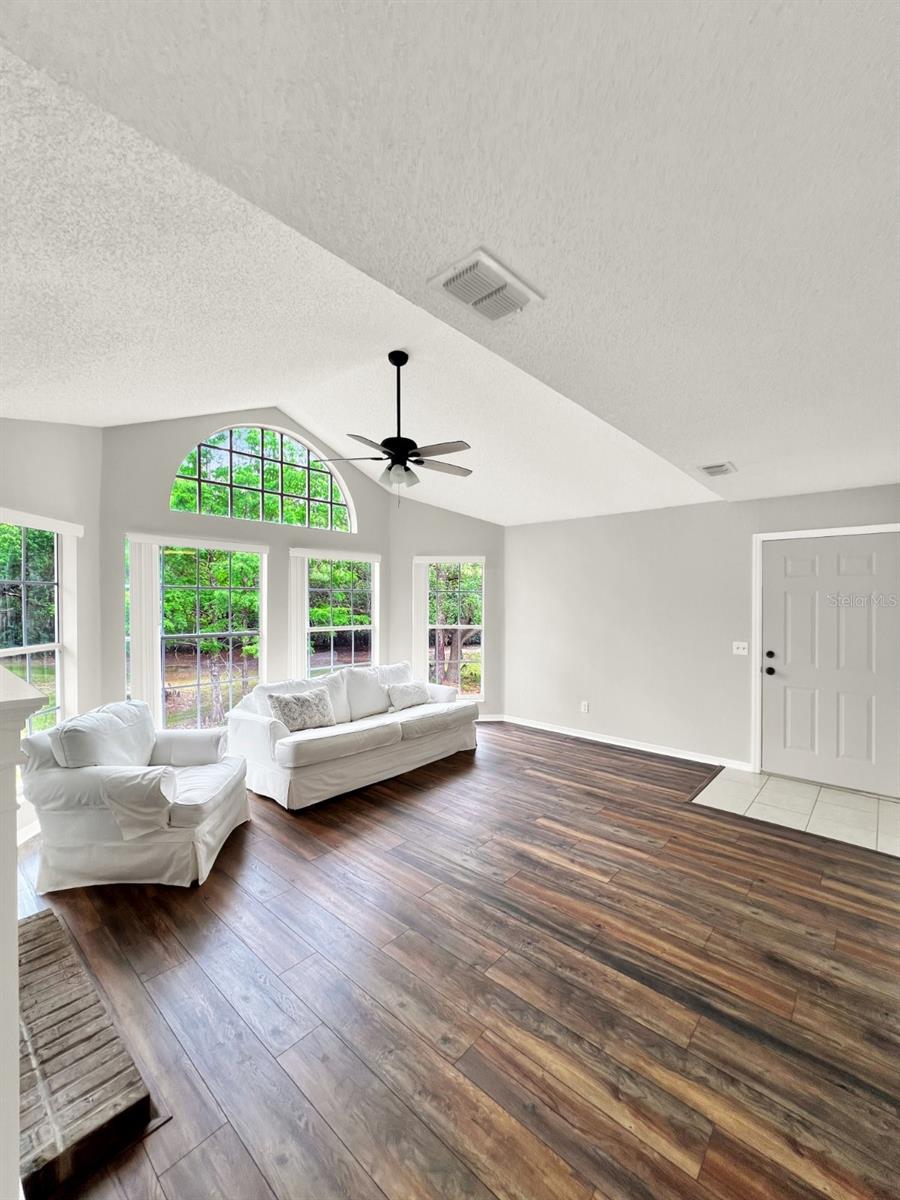 Image 6 of 51 For 652 Roaring Drive 230