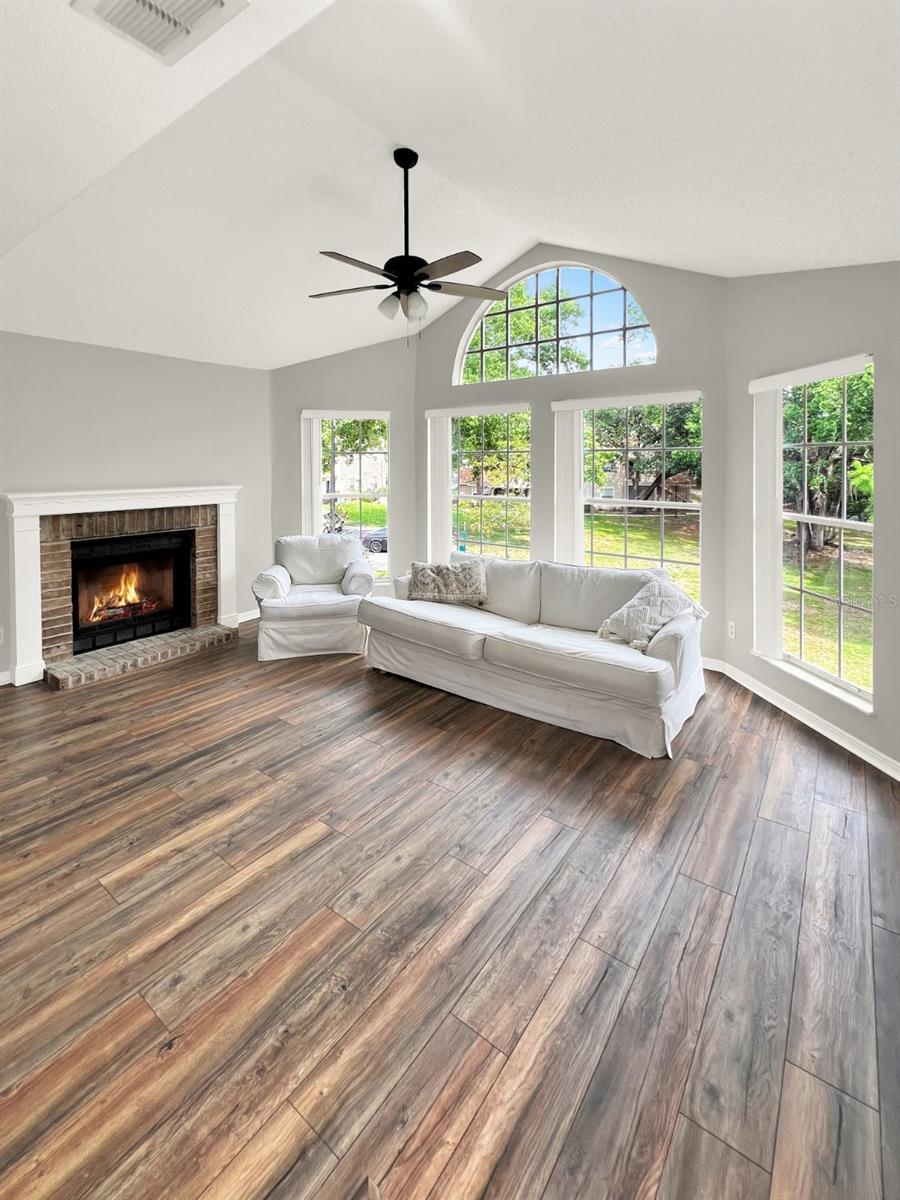 Image 7 of 51 For 652 Roaring Drive 230