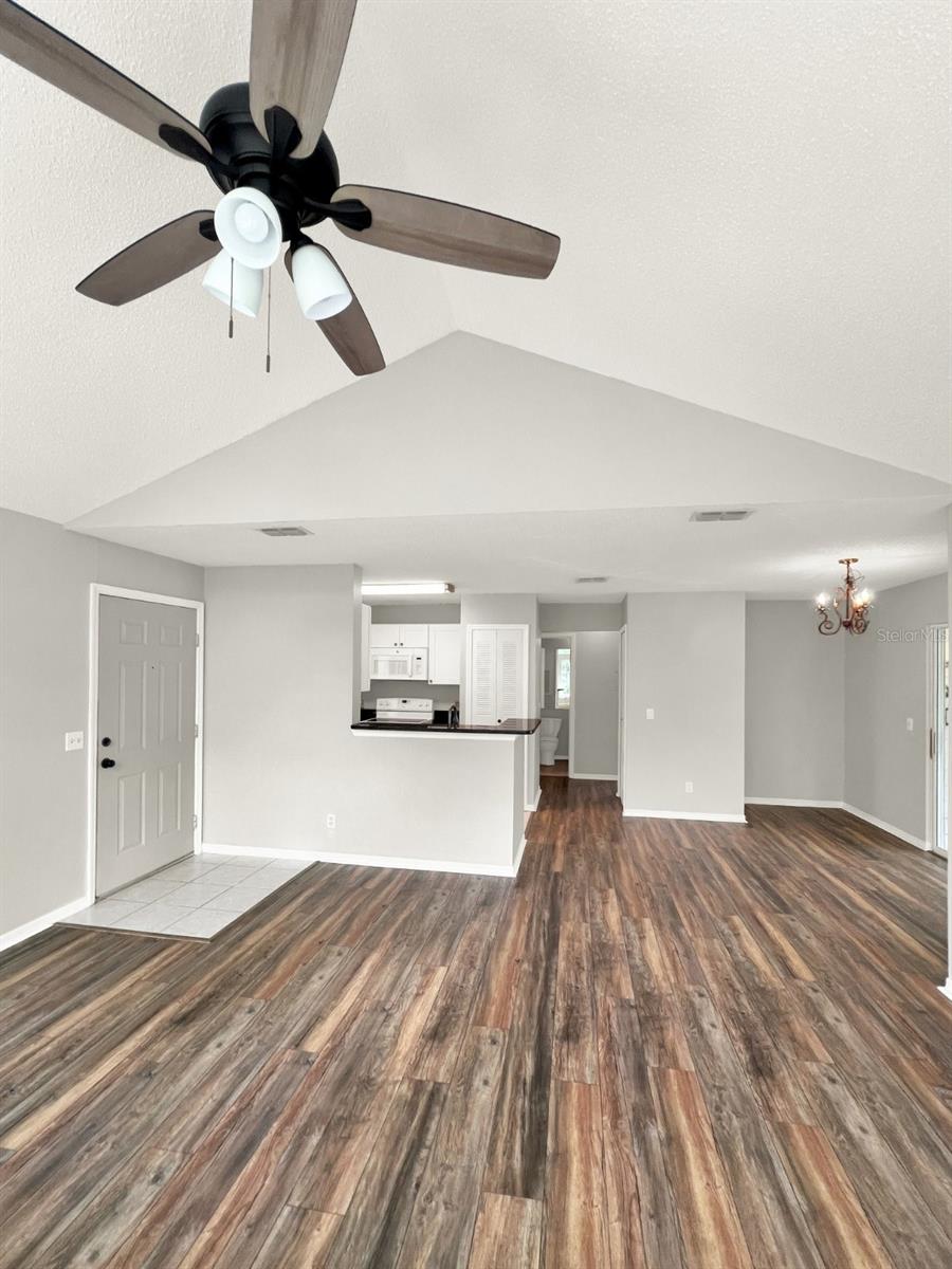 Image 8 of 51 For 652 Roaring Drive 230