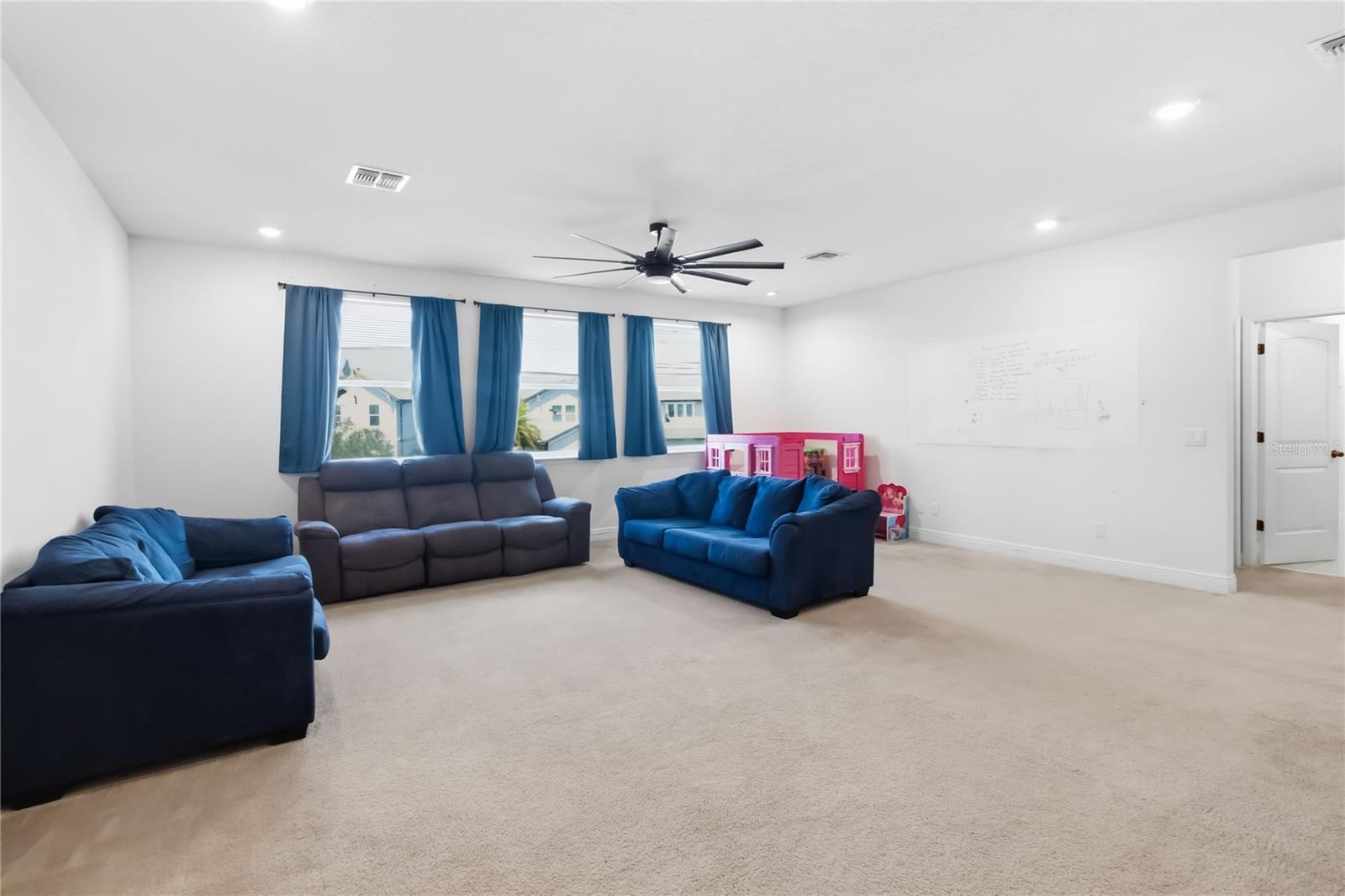 Image 23 of 47 For 659 Red Haven Lane