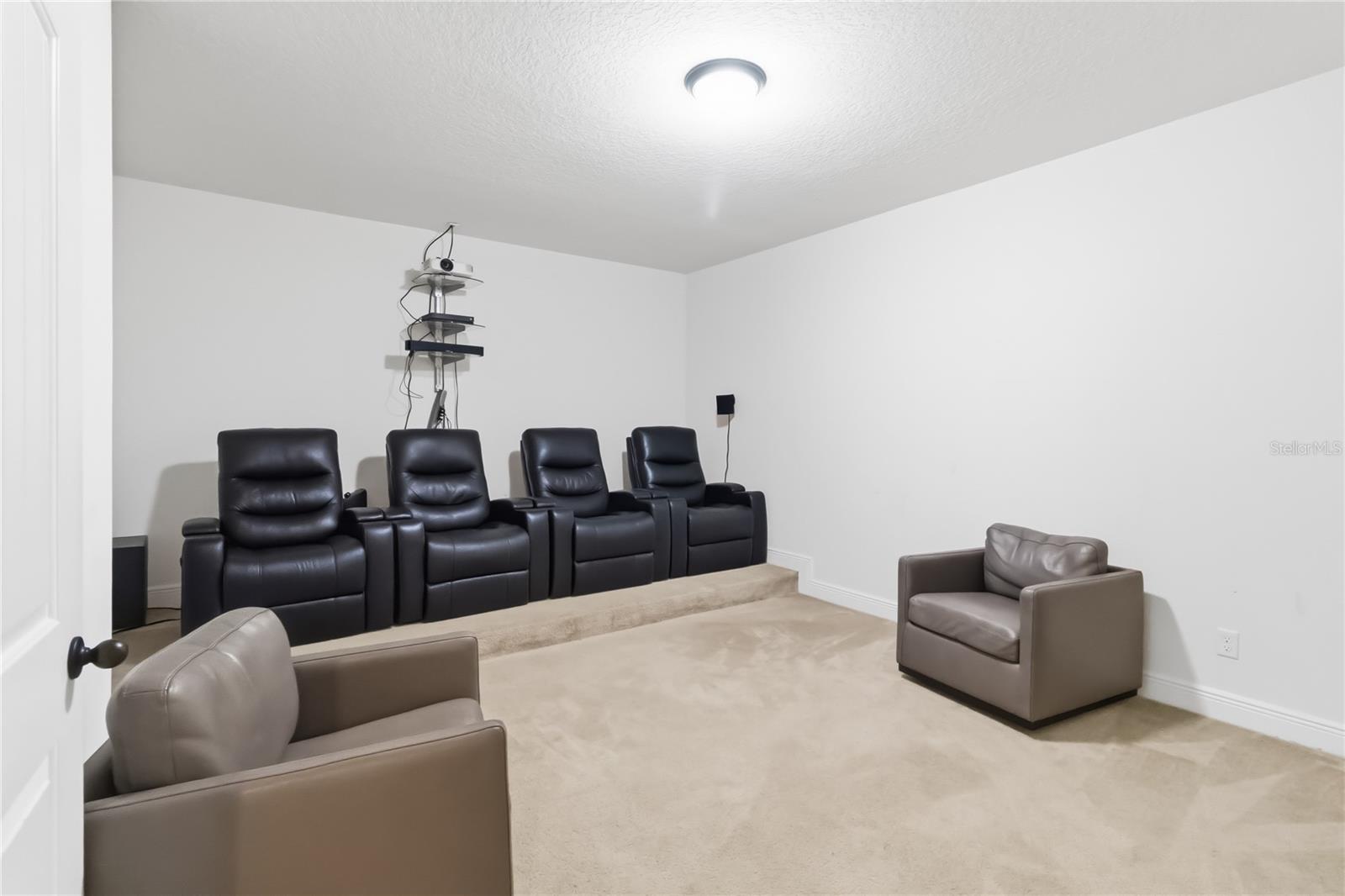 Image 25 of 47 For 659 Red Haven Lane