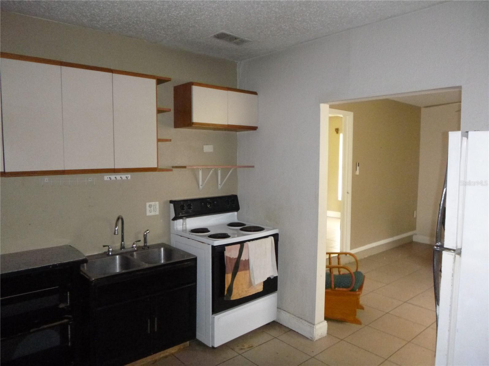 Image 12 of 15 For 572 Santiago Avenue