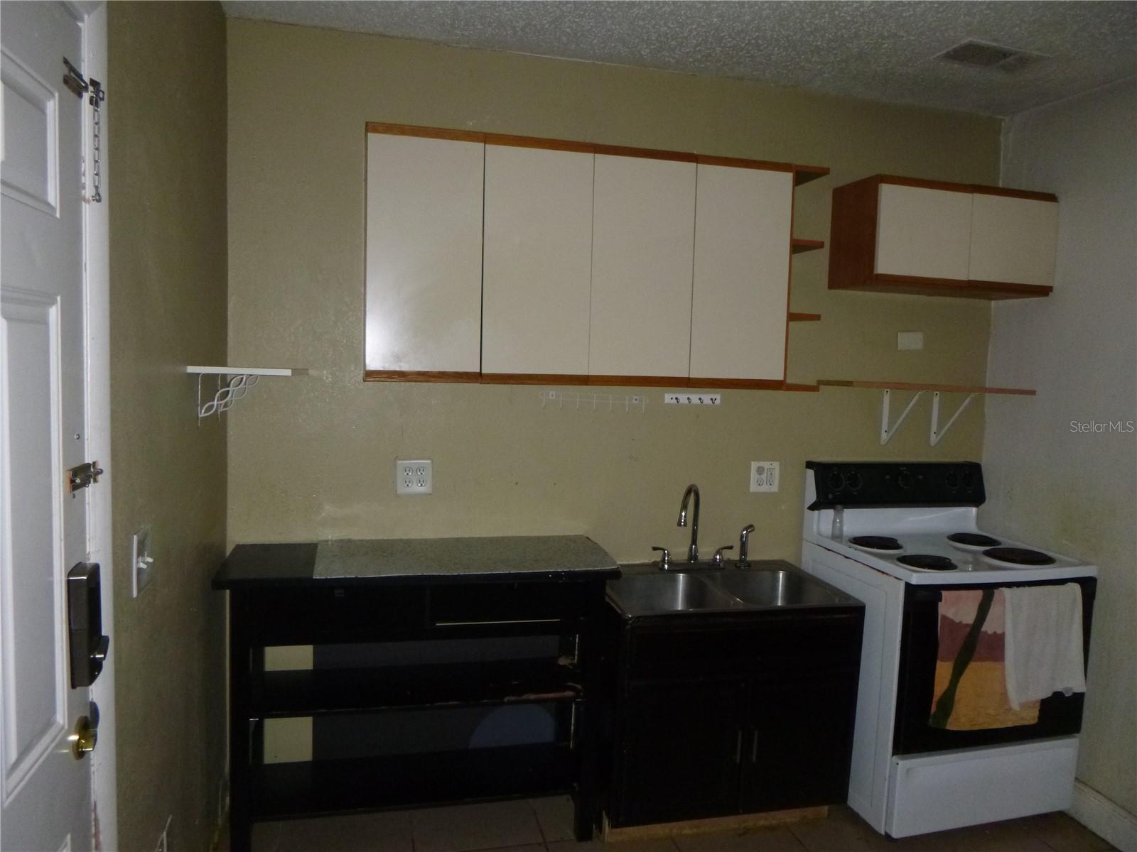 Image 13 of 15 For 572 Santiago Avenue