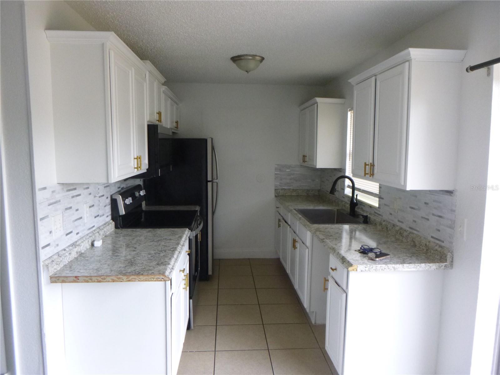 Image 3 of 15 For 572 Santiago Avenue