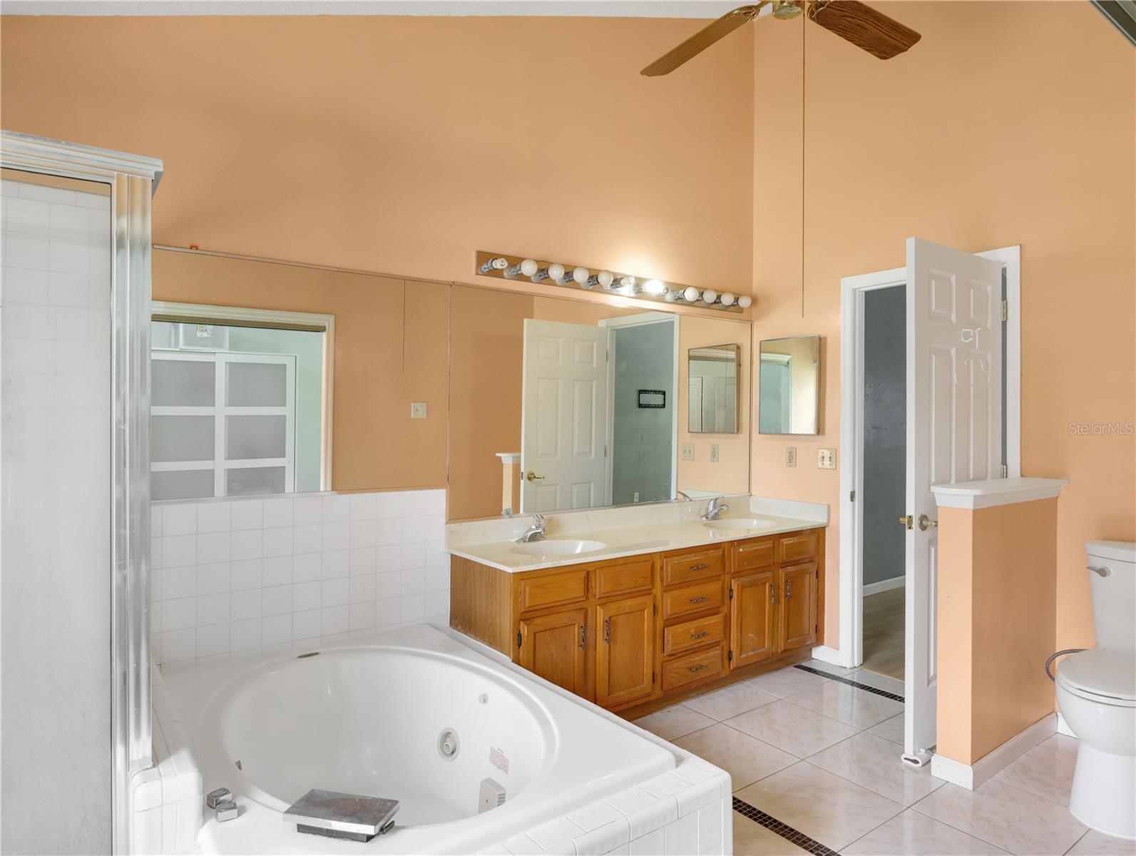 Image 12 of 21 For 870 Lake Como