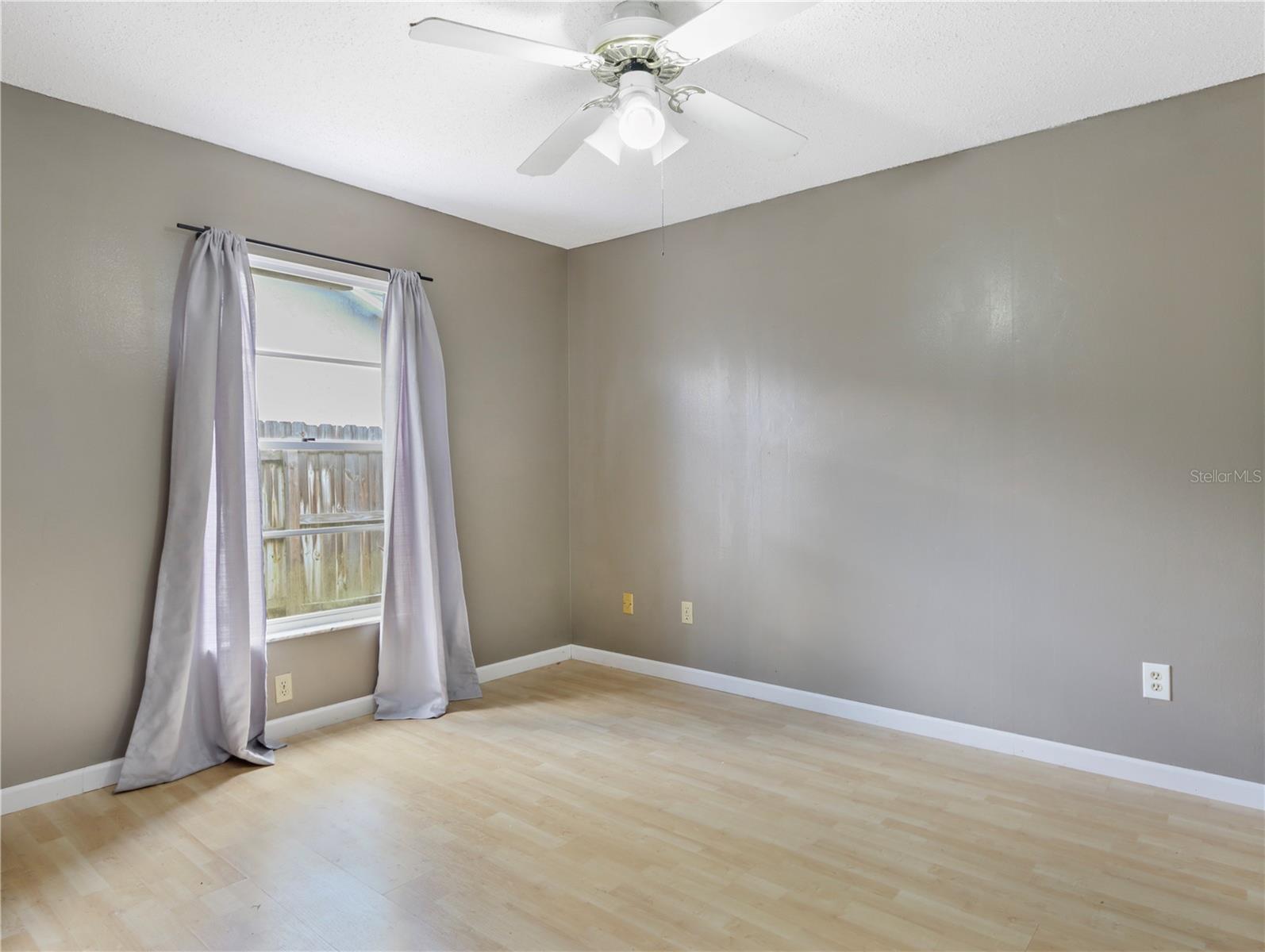 Image 13 of 21 For 870 Lake Como