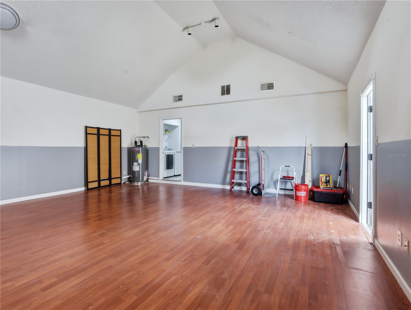 Image 19 of 21 For 870 Lake Como