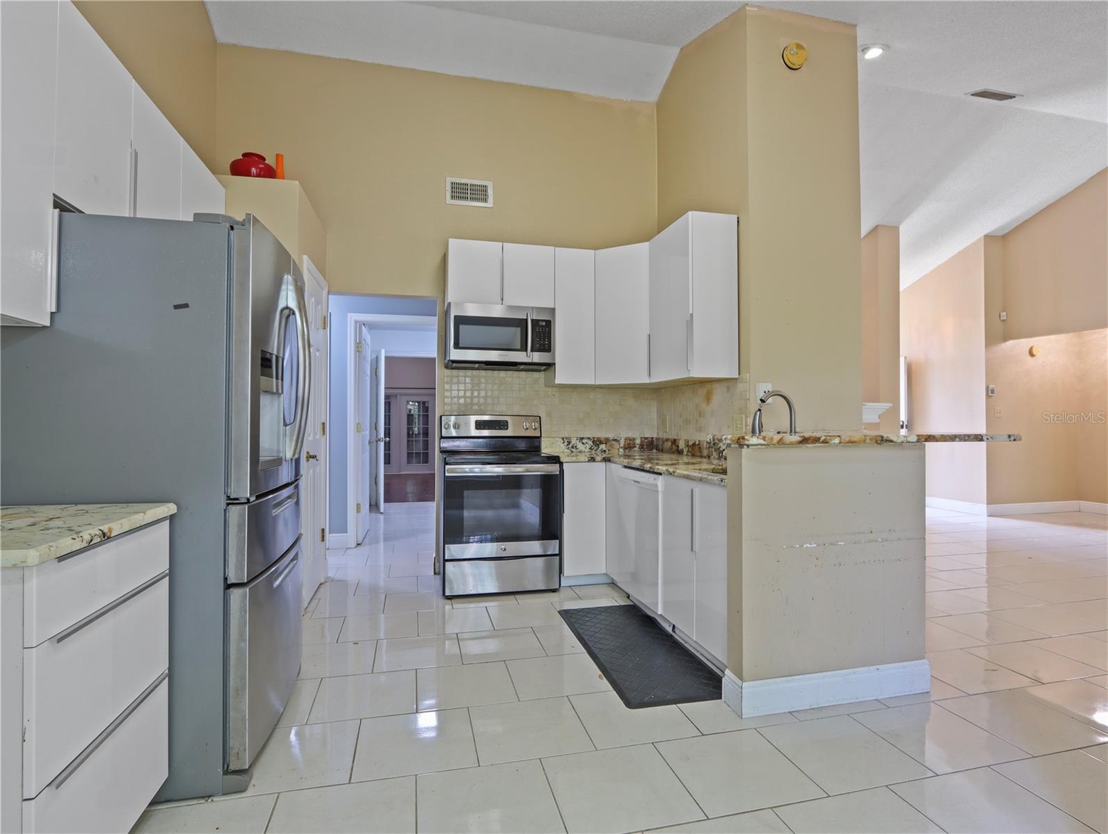 Image 8 of 21 For 870 Lake Como