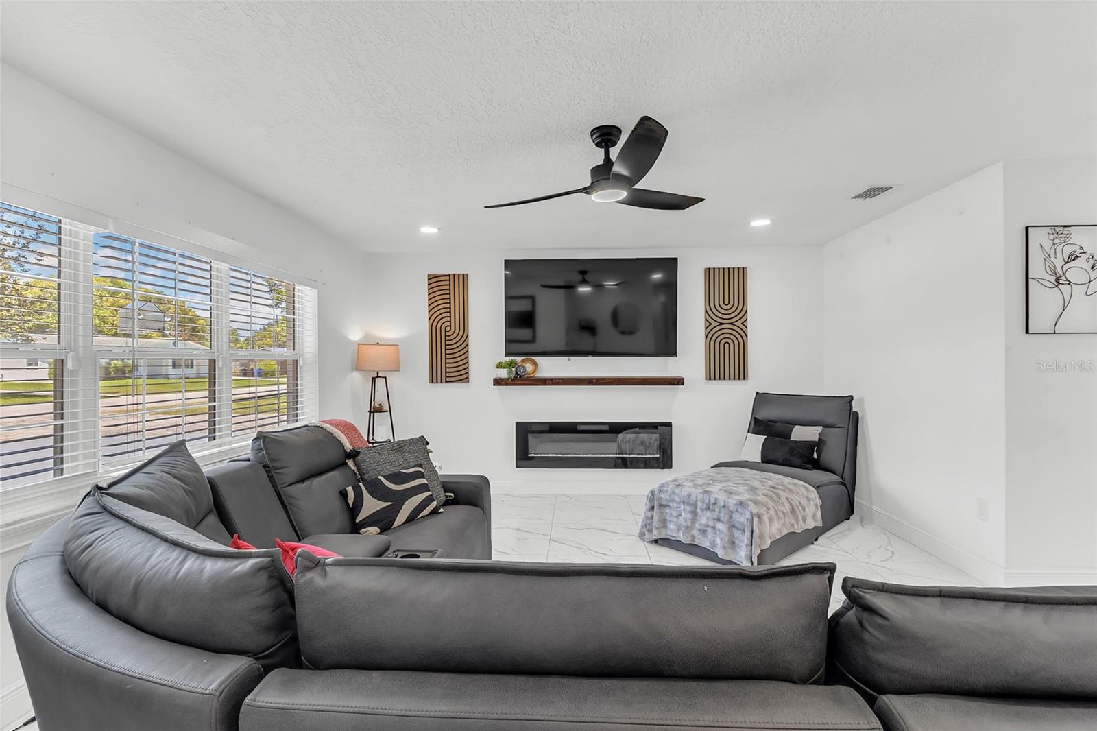 Image 10 of 42 For 425 Wisconsin Avenue