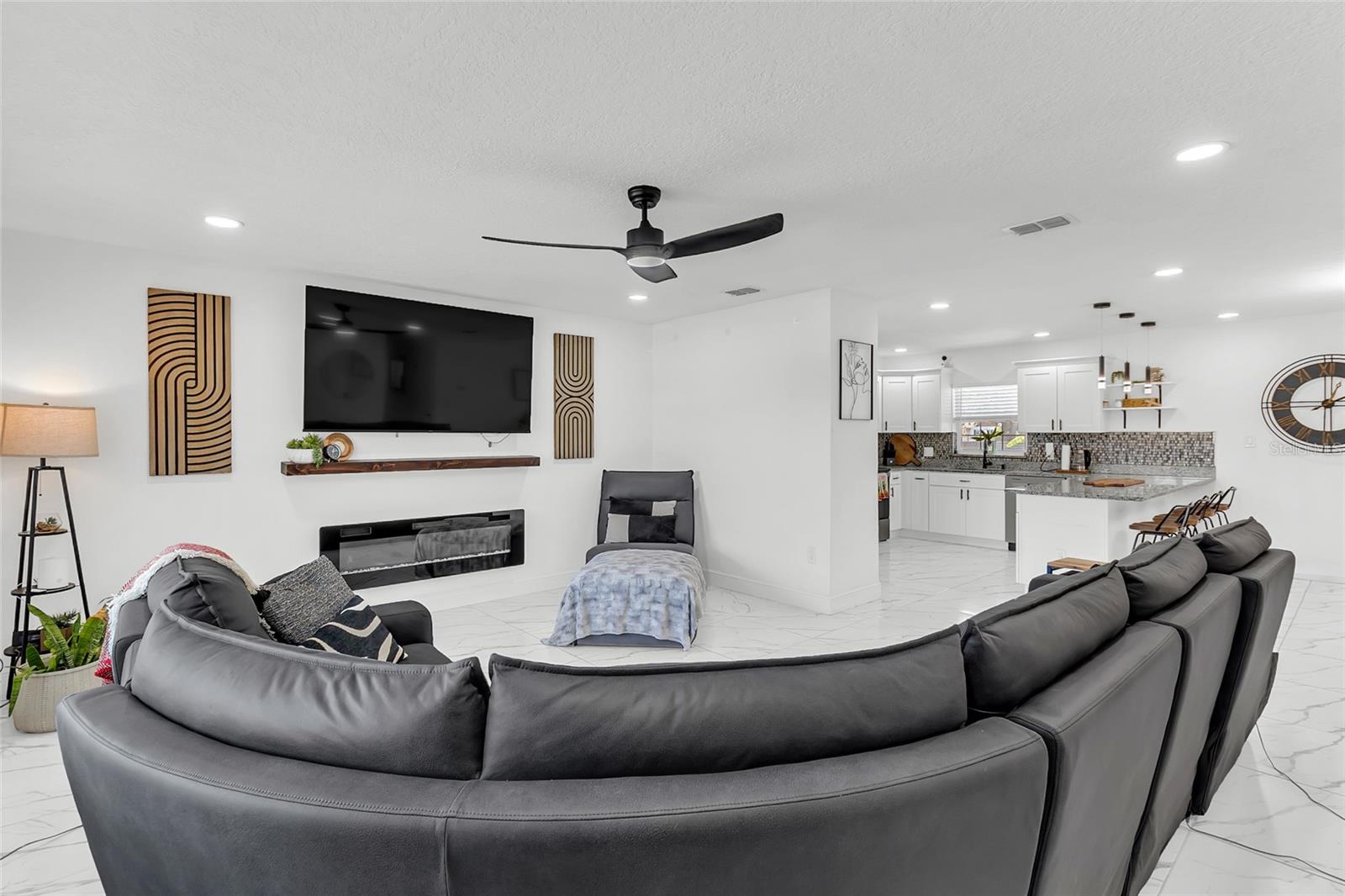 Image 9 of 42 For 425 Wisconsin Avenue