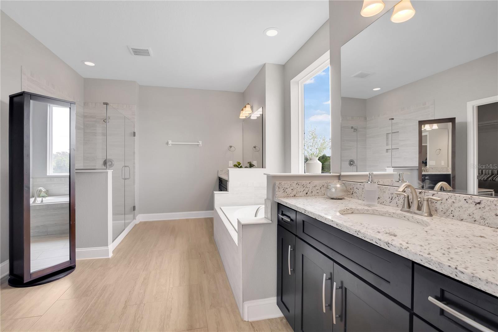 Image 25 of 70 For 15200 Lake Claire Overlook Drive