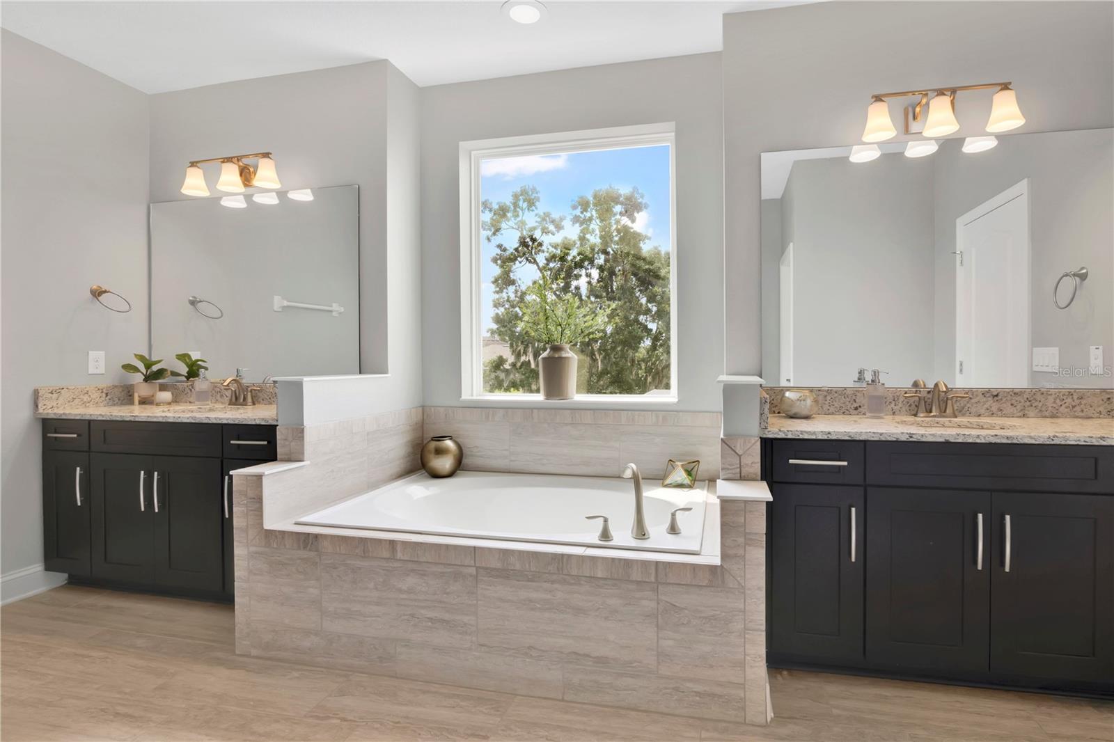 Image 26 of 70 For 15200 Lake Claire Overlook Drive