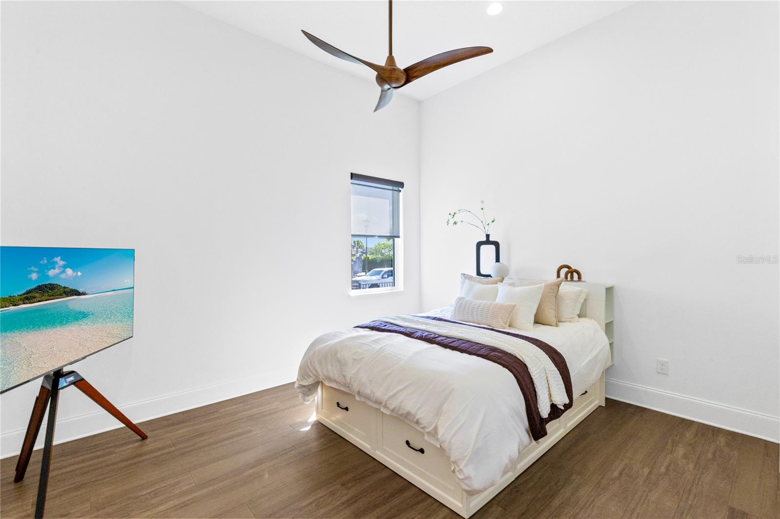 Image 25 of 74 For 9076 Santorini Drive