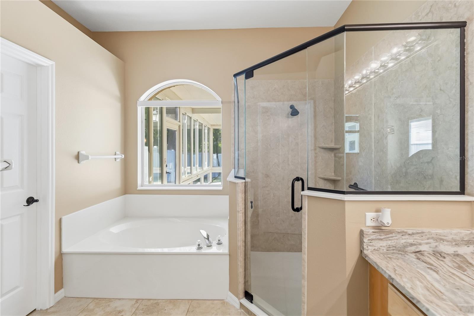 Image 18 of 41 For 677 Buckhaven Loop