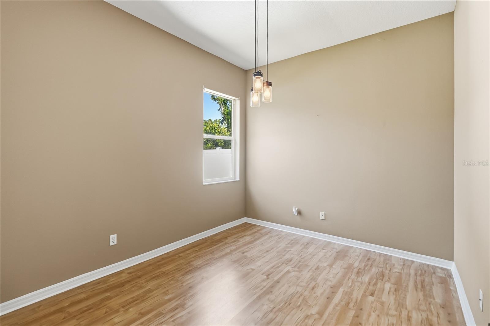 Image 23 of 41 For 677 Buckhaven Loop