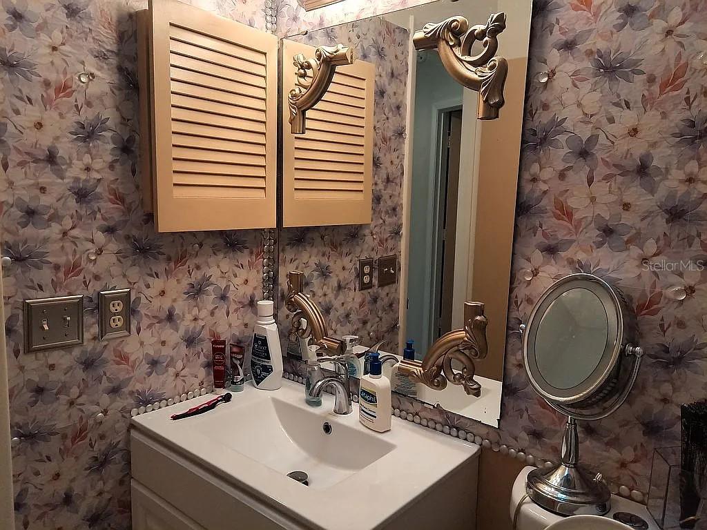 Image 20 of 21 For 5366 Royal Palm Avenue 5366