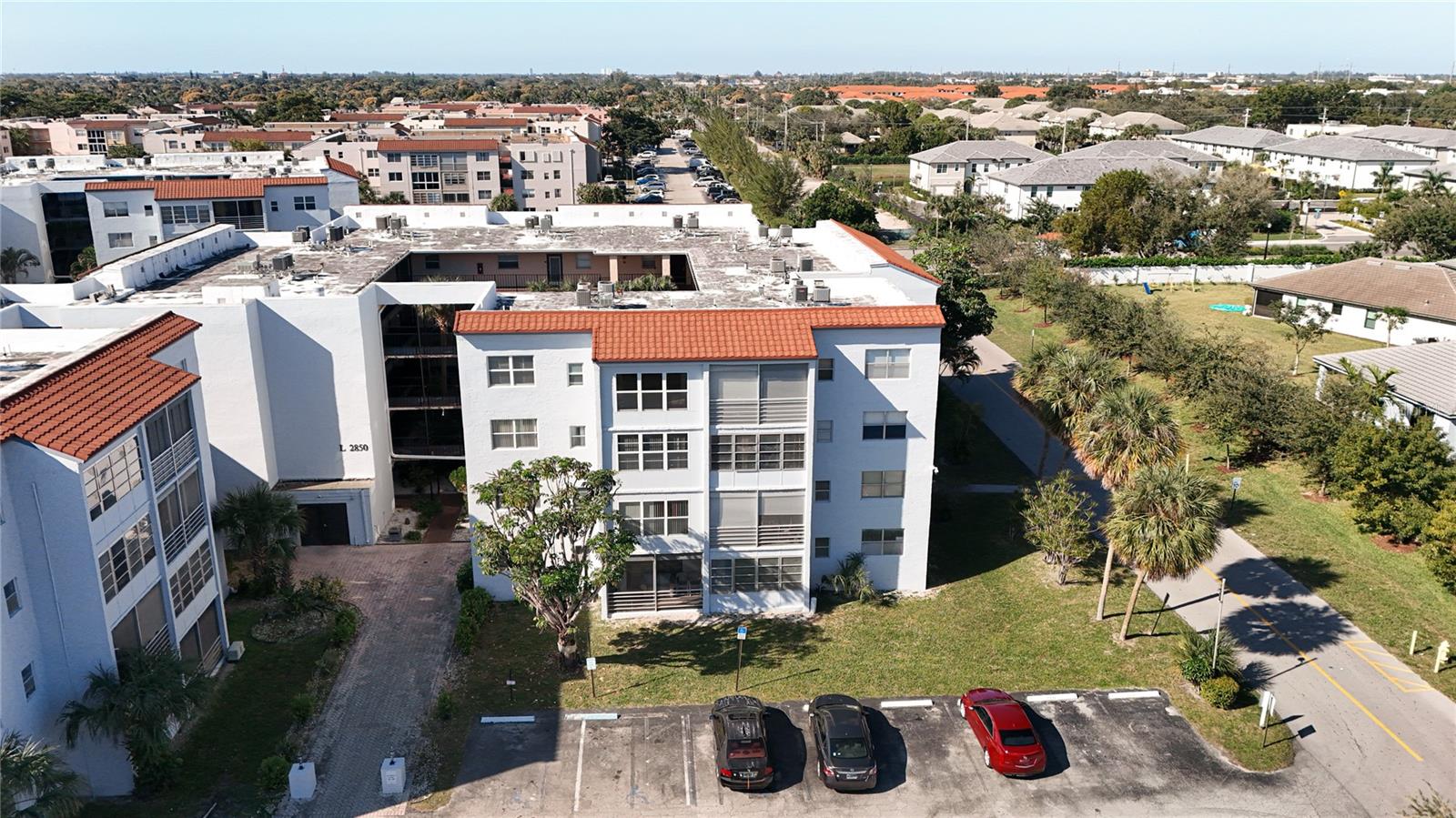 Image 10 of 23 For 2850 Somerset Drive 204l