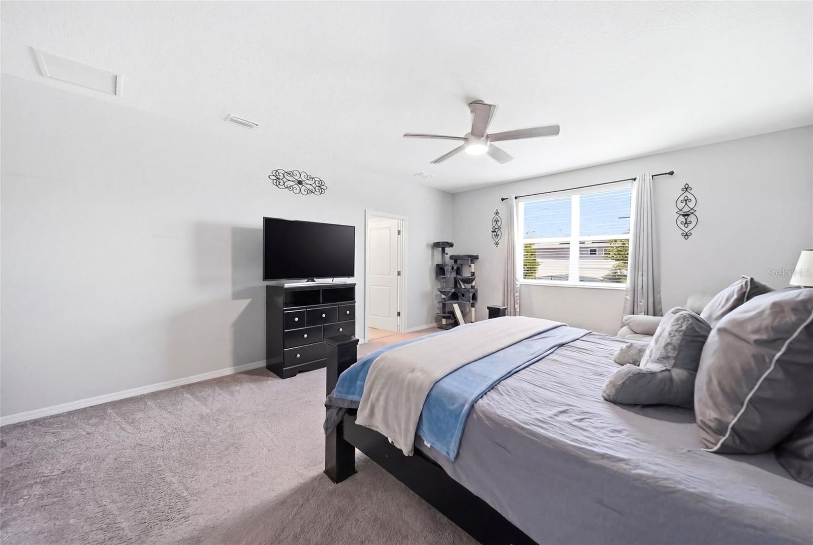 Image 15 of 36 For 947 Maypole Drive