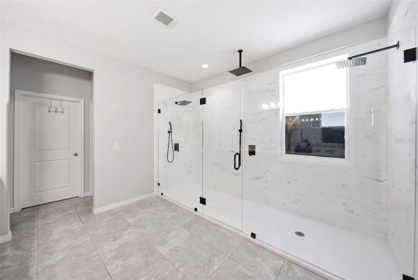 Image 17 of 36 For 947 Maypole Drive