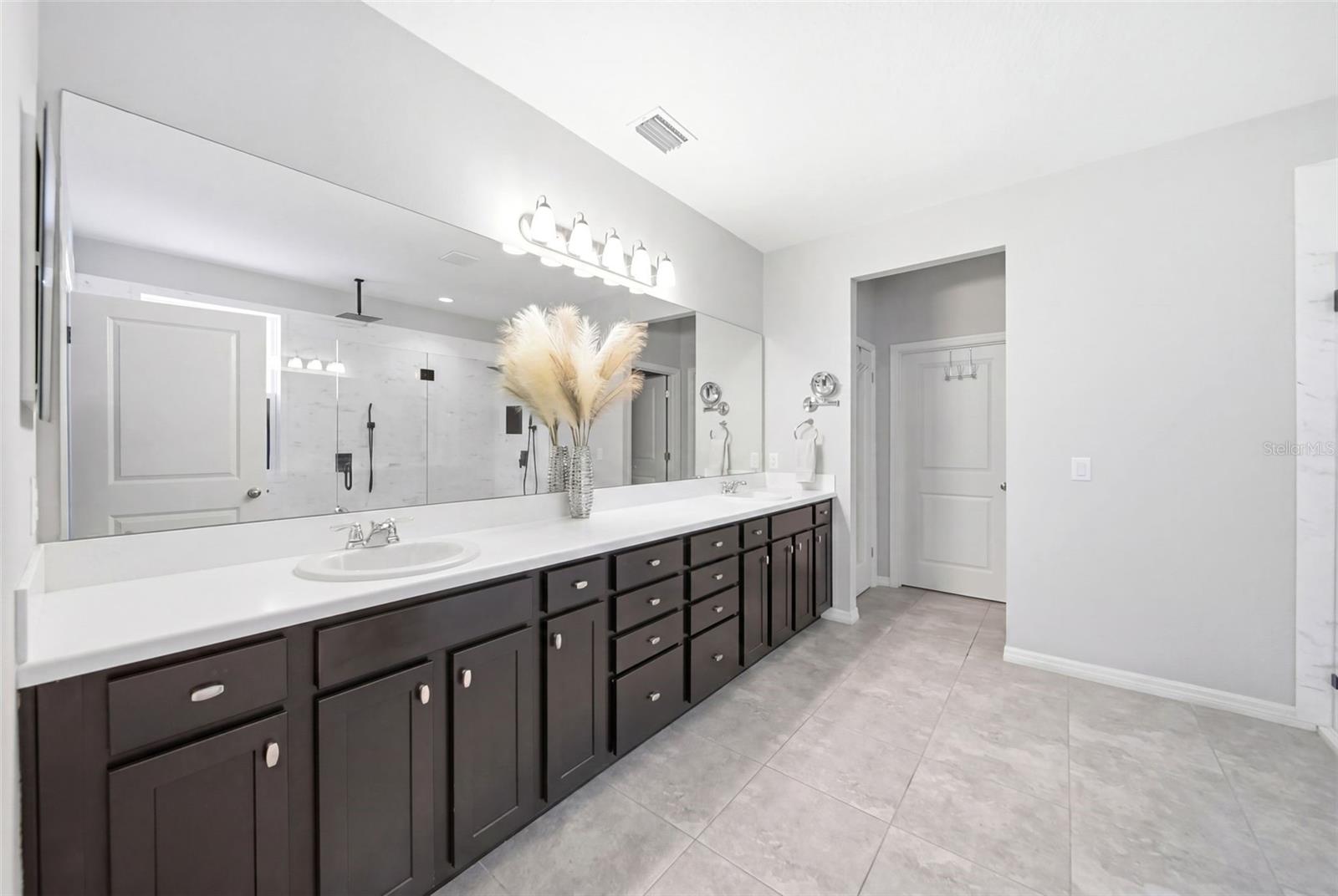 Image 18 of 36 For 947 Maypole Drive