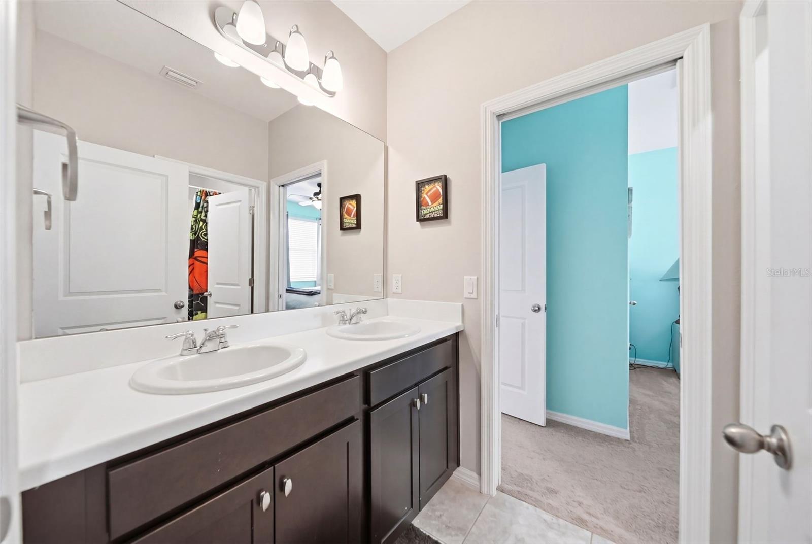 Image 21 of 36 For 947 Maypole Drive