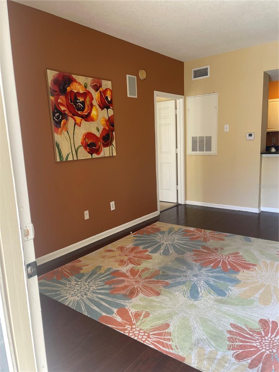 Image 7 of 9 For 2001 Tizewell Circle 1504