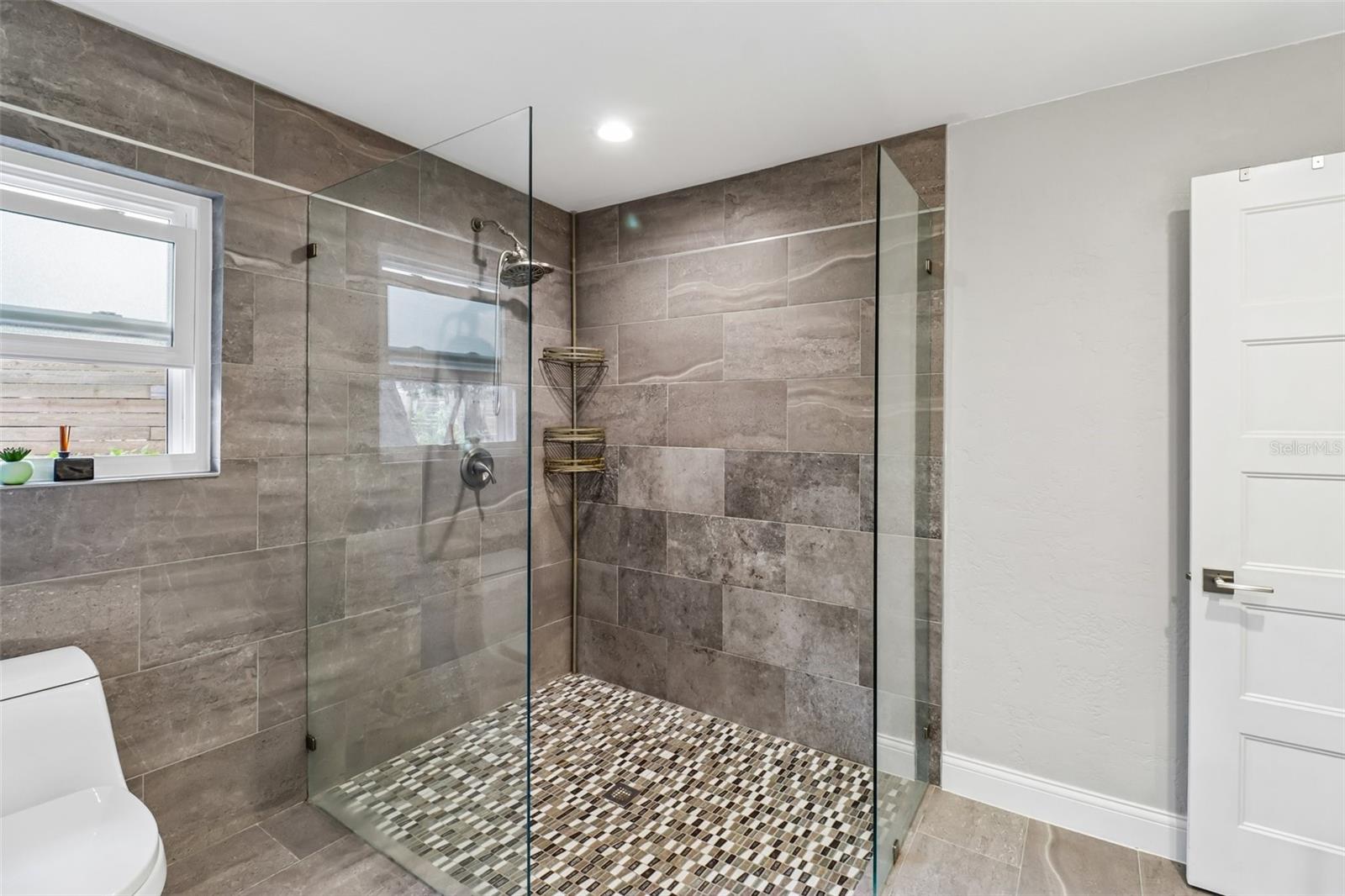 Image 15 of 36 For 77 N St Andrews Dr