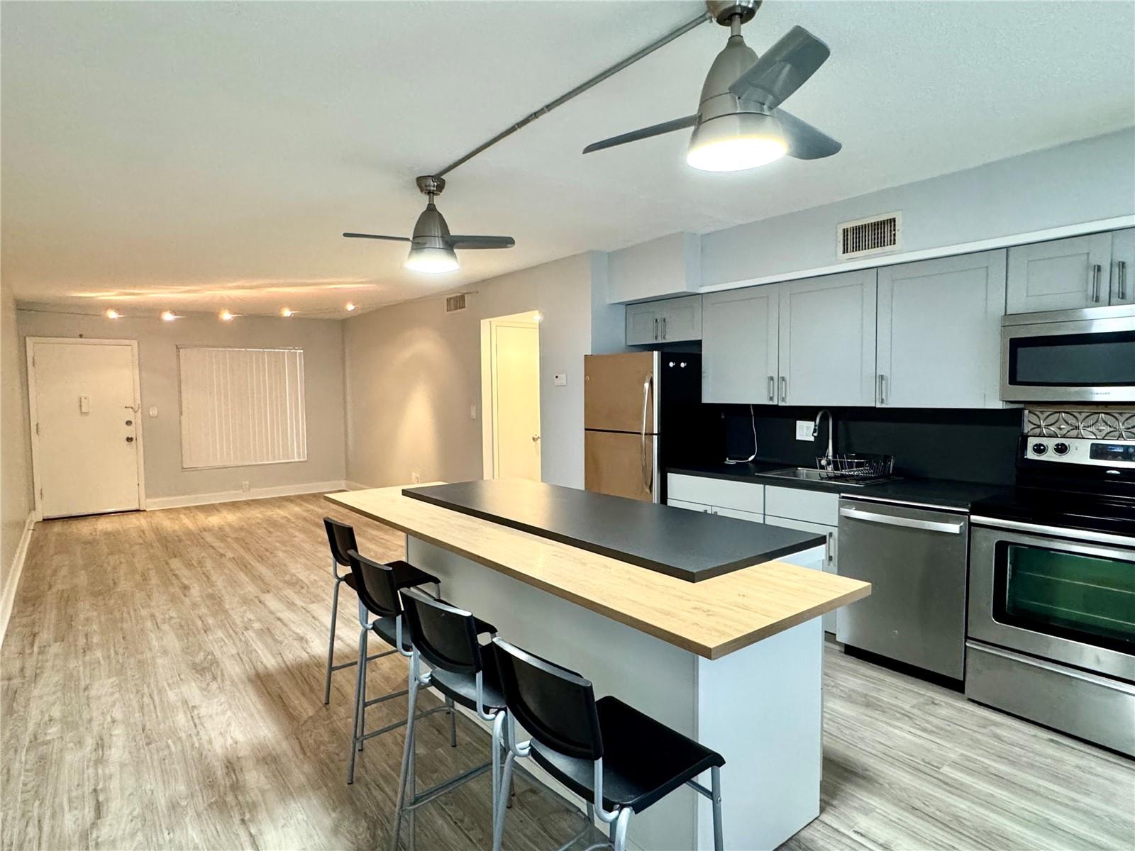 Image 4 of 11 For 825 Primrose Drive 110