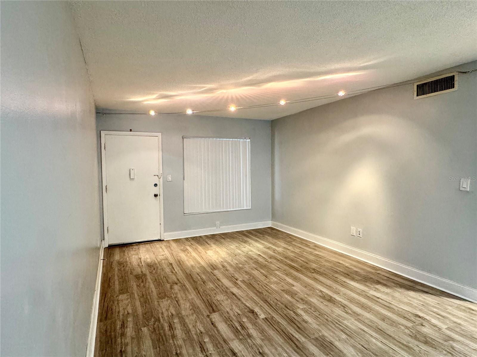 Image 6 of 11 For 825 Primrose Drive 110