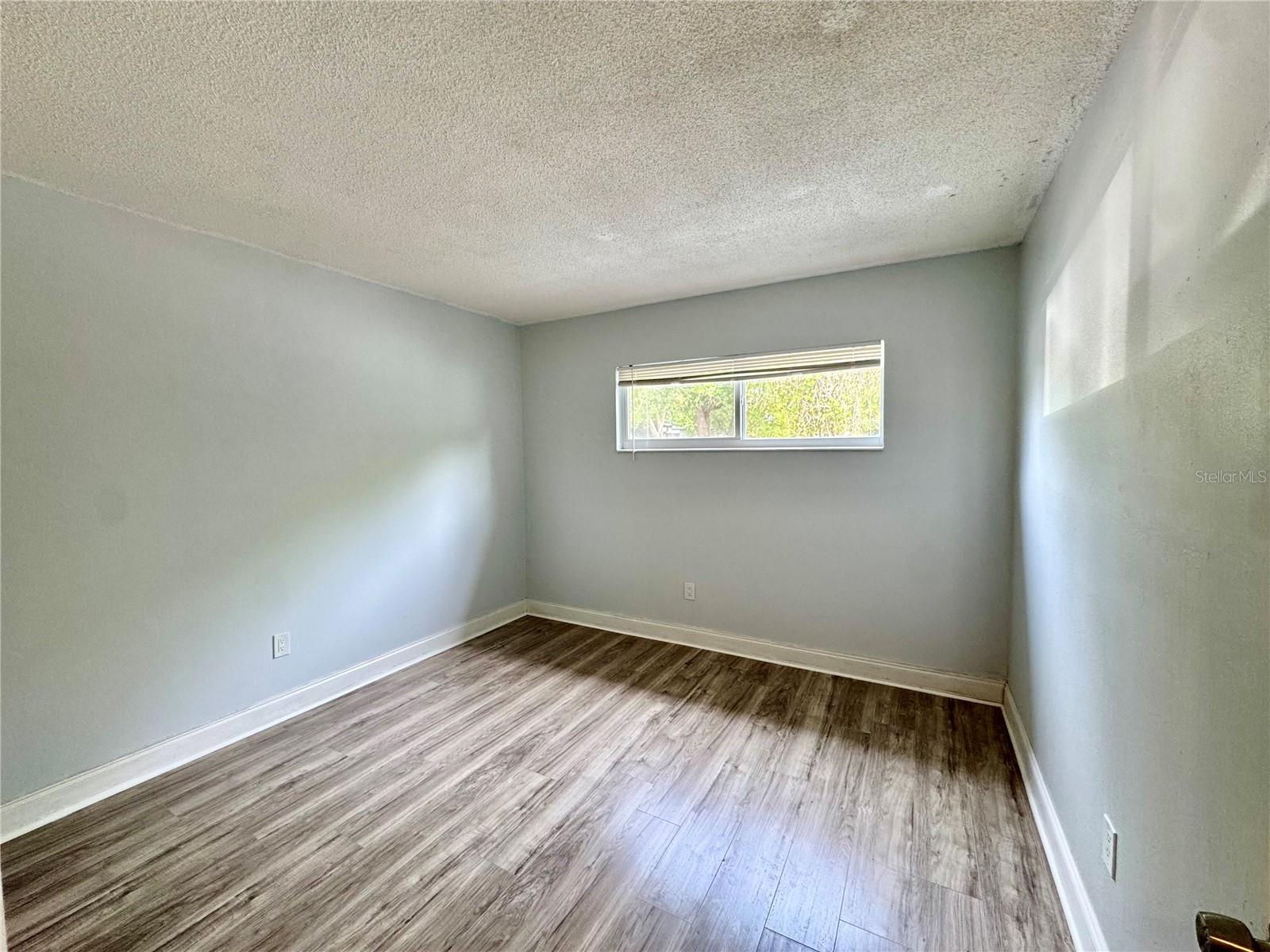 Image 7 of 11 For 825 Primrose Drive 110