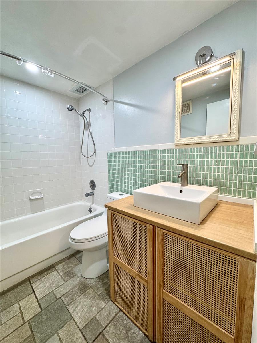 Image 8 of 11 For 825 Primrose Drive 110