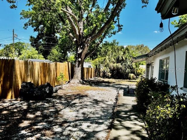 Image 5 of 20 For 3073 Pine Tree Avenue