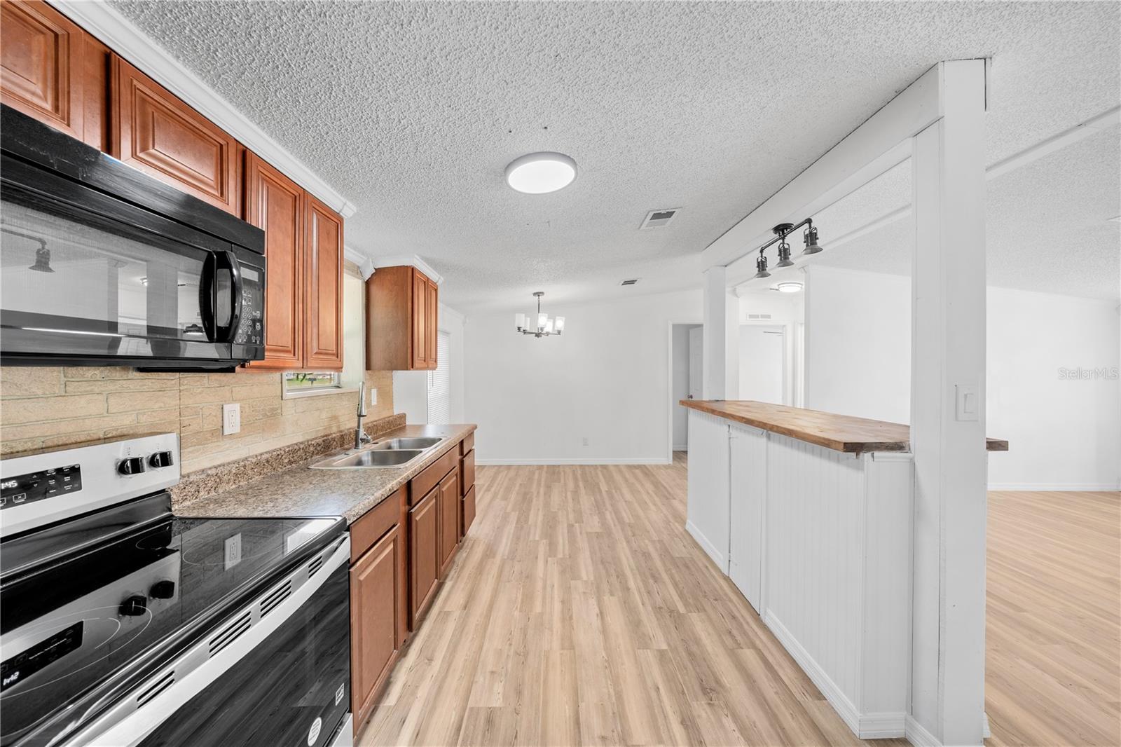 Image 11 of 37 For 9545 161st Street