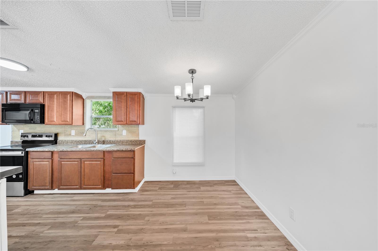 Image 7 of 37 For 9545 161st Street