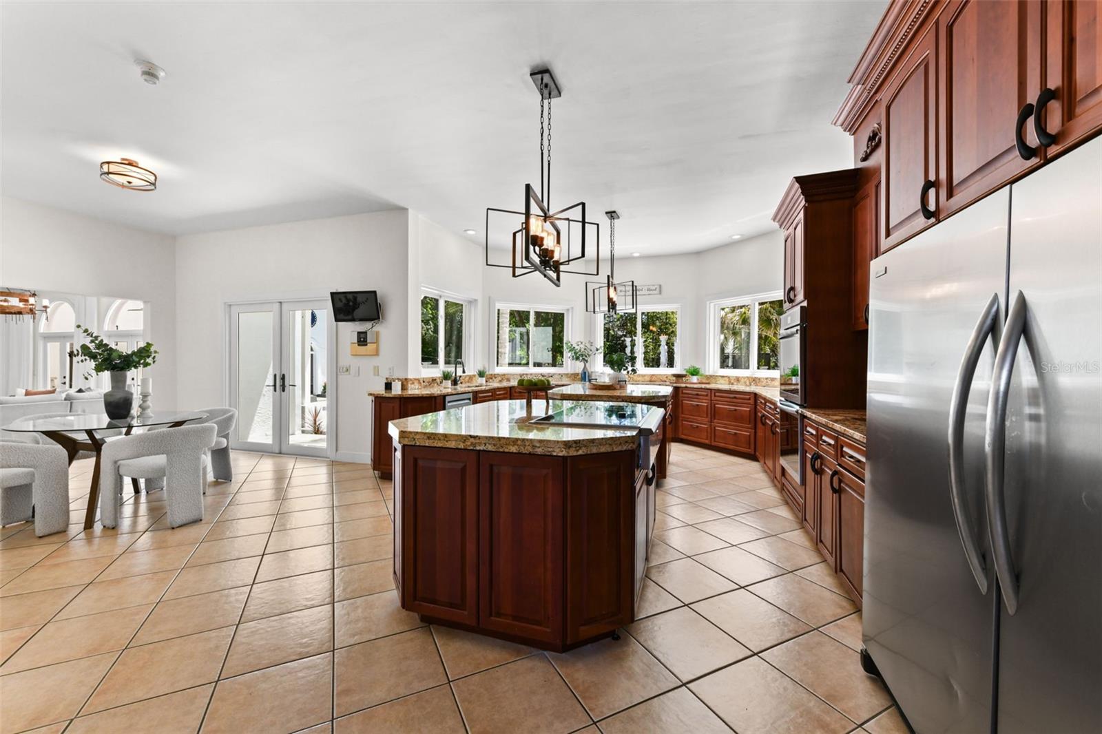 Image 32 of 100 For 2113 Silver Leaf Court